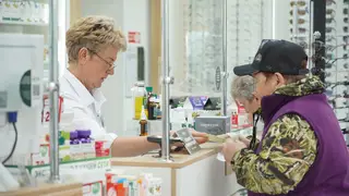 «Чем я больше всего горжусь в этом проекте, так это настойчивостью»: Госдума рассматривает законопроект о передвижных аптечных пунктах «Чем я больше всего горжусь в этом проекте, так это настойчивостью»: Госдума рассматривает законопроект о передвижных аптечных пунктах