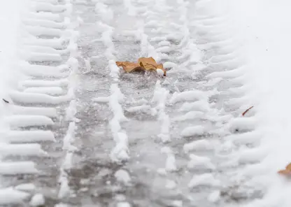 Красноярцам объяснили, зачем чистят дороги и улицы во время снегопада
