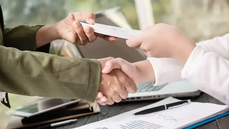 Врачей из Омска арестовали за взятку от военнослужащего