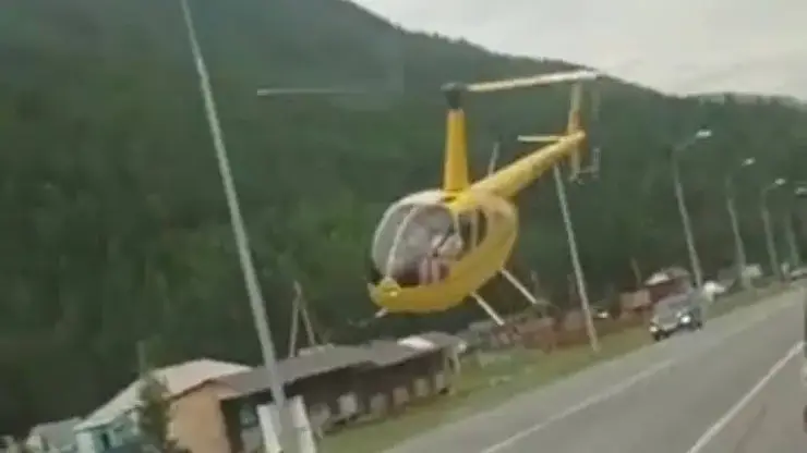 Новосибирец посадил вертолет на автозаправку в Алтае