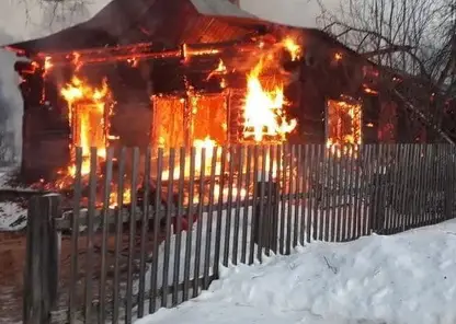 В Манском районе из-за пожара без связи осталась целая деревня