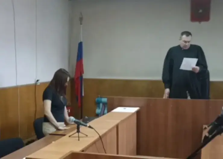 В Красноярском крае огласили приговор судебному приставу, который списал 70 штрафов ПДД