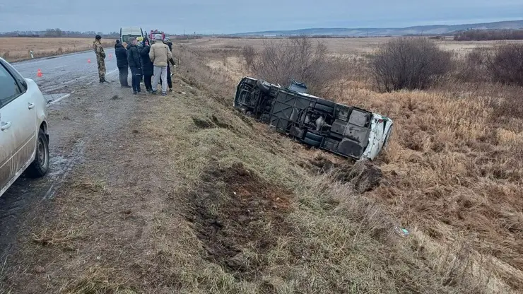 Автобус, улетевший в кювет с рабочими под Красноярском, не осматривался механиком