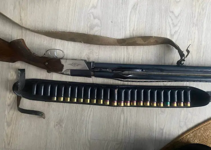 11-летний мальчик получил травму руки во время охоты с дедушкой в Омской области