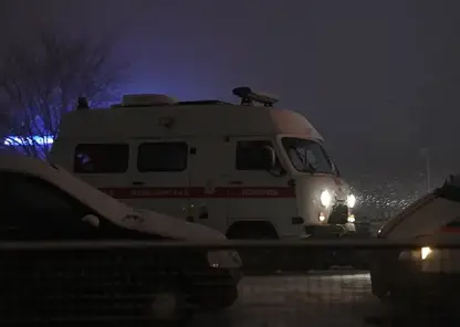 Жительница Кузбасса напала на двух фельдшеров скорой помощи в подъезде жилого дома