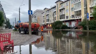 Ливень затопил некоторые дороги Красноярска: рассказываем, куда лучше не соваться