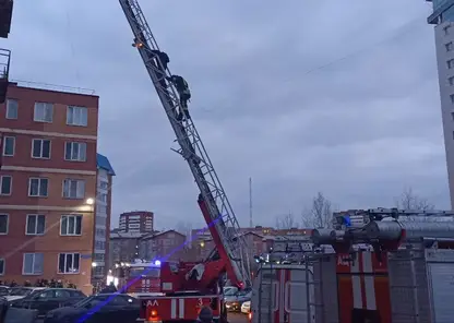 В Красноярске спасли 59 человек из горящего дома