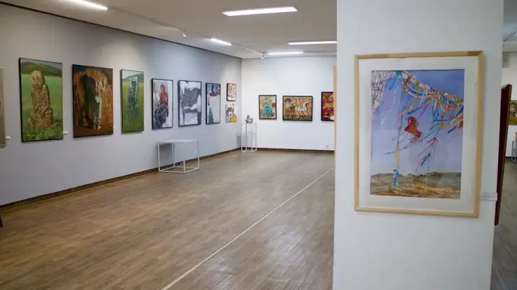 Выставка картин по проекту «Женщина в искусстве» открылась в Красноярске