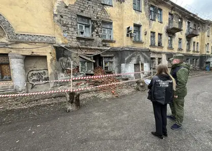 Аварийный дом частично обрушился в Новокузнецке