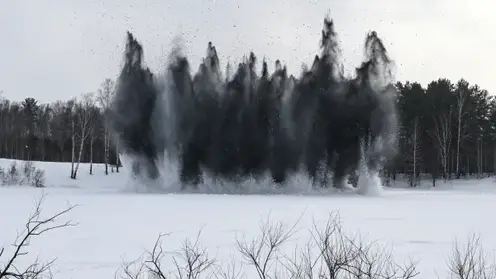 Лед на Томи взорвали специалисты из Красноярска