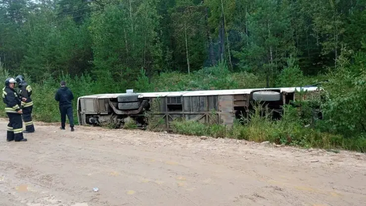 Автобус с пассажирами съехал в кювет в Абанском районе края