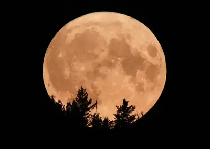 Частичное лунное затмение и темно-красную Луну смогут увидеть жители Красноярска