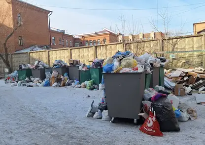 Весенняя грязь во дворах Красноярска: куда жаловаться на мусор и ямы?