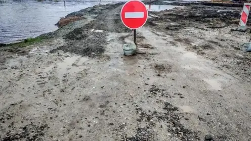 Паводок полностью изолировал село в Новосибирской области