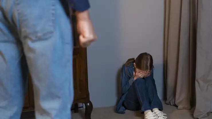 В Новосибирске 10-летнюю школьницу пять часов удерживали в подсобке магазина за украденную конфету