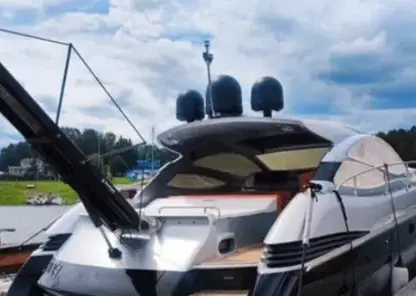 В Красноярске за 40 млн рублей продают итальянскую яхту со всеми удобствами