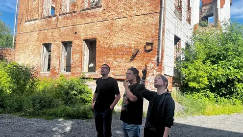 Заброшенное здание в Ачинске может стать сценой для уличного театра