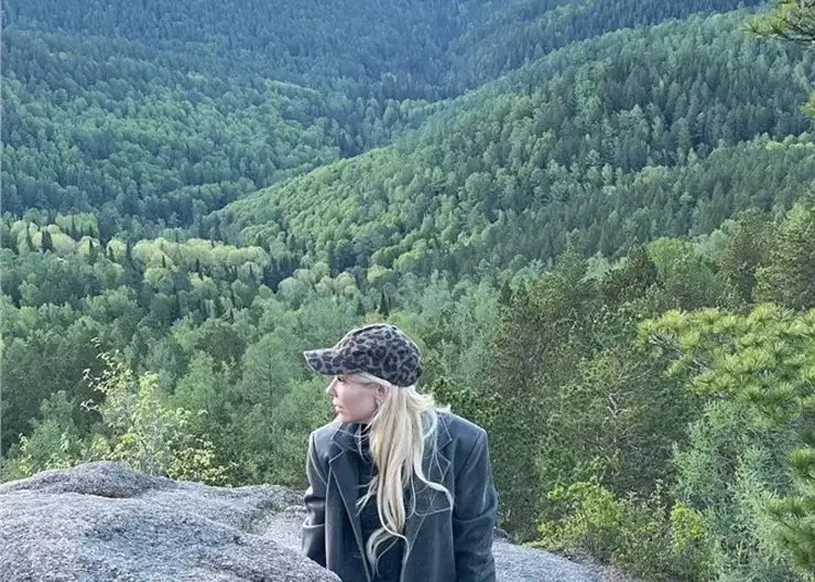 Приехавшая с визитом в Красноярск Екатерина Мизулина посетила красноярские «Столбы» и подцепила семь клещей