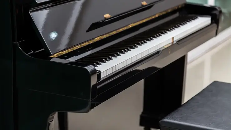 В Приморье фортепьяно упало на 11-летнего мальчика в школе, его госпитализировали