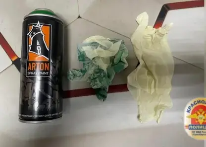 Двое красноярцев наносили на стены домов рекламу наркотиков с Лабубу