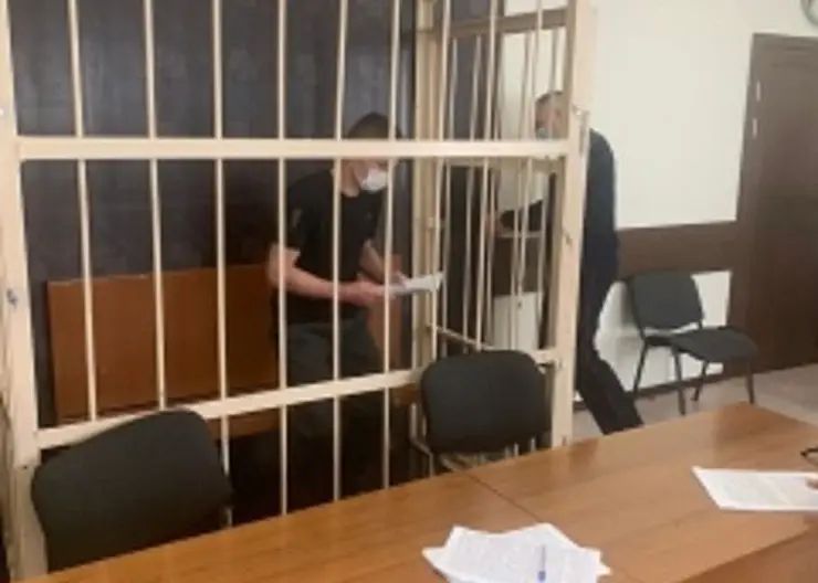 Четверо мужчин в Красноярском крае изнасиловали знакомого и бросили под поезд