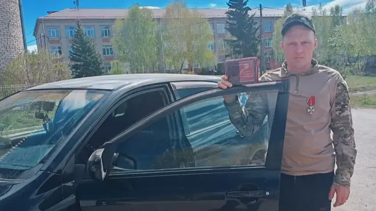 «Я ногу за Родину отдал»:  участника СВО из Красноярского края наградили орденом Мужества
