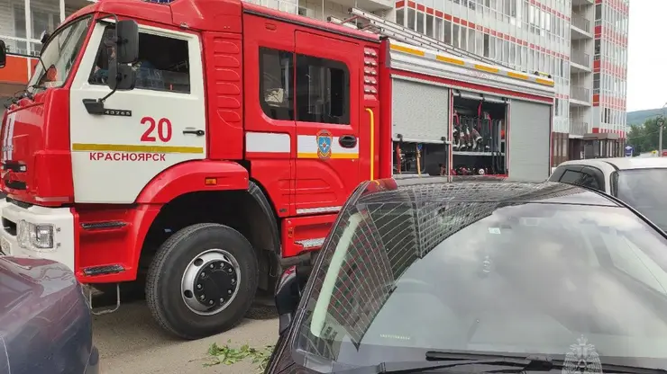 Пожар произошел в красноярской многоэтажке на Карамзина
