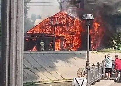 Деревянный дом сгорел дотла в центре Красноярска