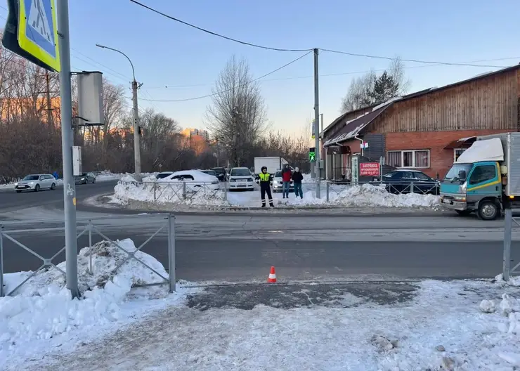 Водитель автобуса в Новосибирске сбил ребёнка на пешеходном переходе и скрылся