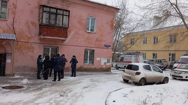 Из-за обрушившегося потолка красноярской двухэтажки приняли режим угрозы ЧС