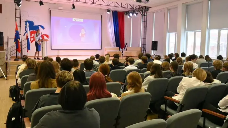 Красноярские школьники узнали о развитии нейросетей на «Уроке цифры»