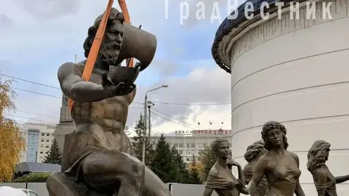 Скульптуры «Реки Сибири» вернулись на Театральную площадь после реставрации в центре Красноярске