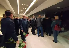 В Красноярске тысячи людей пришли проститься с депутатом Госдумы Юрием Швыткиным