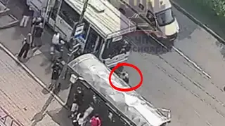 В Красноярске автобус № 23 сбил подростка на остановке в Солнечном