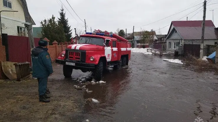 Общежитие техникума в Назарове подтопило талыми водами: учеников пришлось эвакуировать