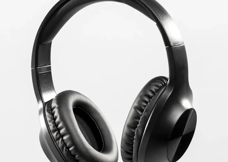 Забота о слухе и гигиена: красноярцам рассказали, как безопасно использовать наушники