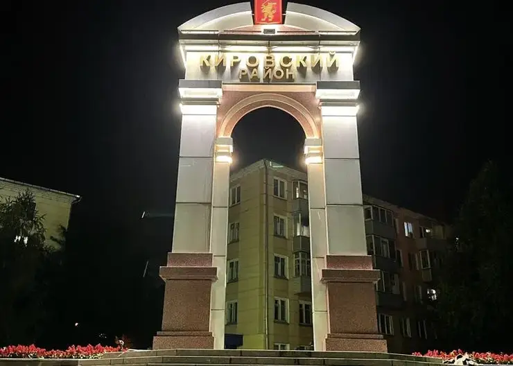 В Кировском районе Красноярска в сквере Корнетовский отрестоврировали монументальную арку