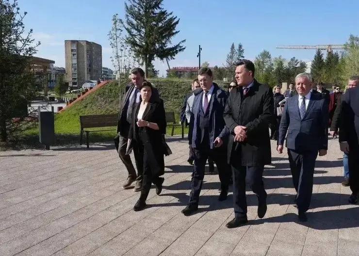 Вице-премьер Александр Новак посетил красноярский Центральный парк, где проходит масштабное обновление территории к 400-летию города