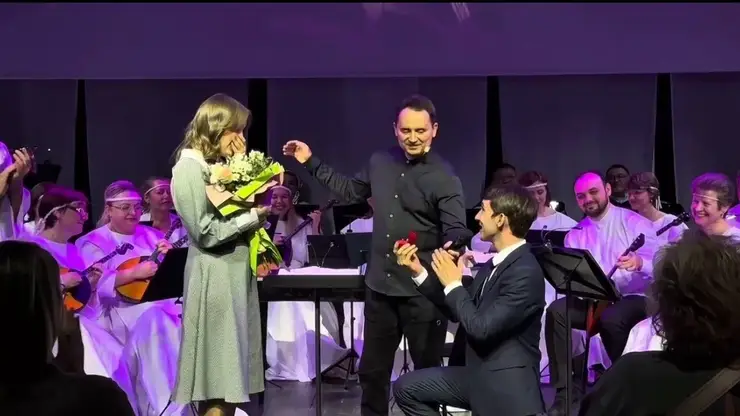 Красноярец сделал предложение своей возлюбленной на сцене театра Пушкина