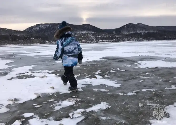 МЧС предупредило об опасности выхода на лед в Красноярском крае