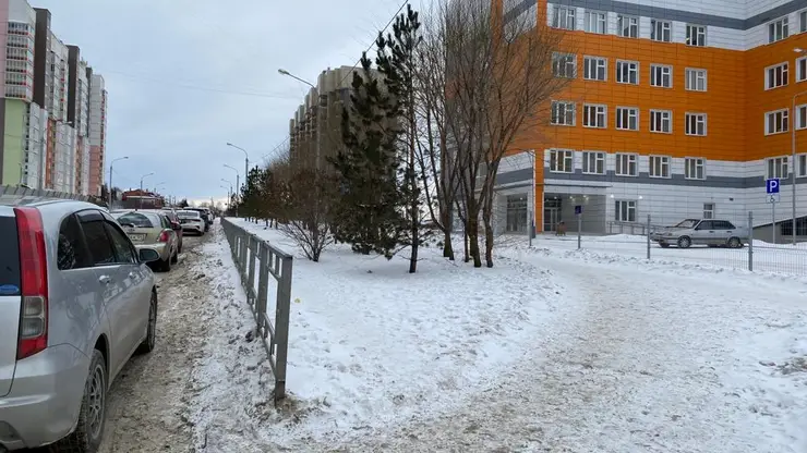 В Красноярске расширят парковку у новой поликлиники в Покровском и организуют автобусную остановку