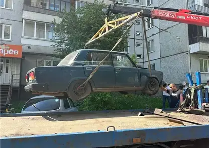 Брошенный автохлам массово эвакуировали из Советского района Красноярска