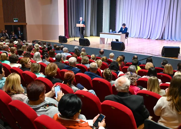 Губернатор Красноярского края Михаил Котюков обсудил актуальные вопросы с жителями Шарыпово