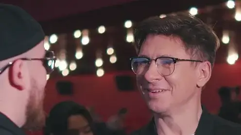 Красноярец подарил Тимуру Батрутдинову сшитые собственноручно кроссовки