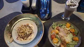 Грязная вилка в кафе: эксперты разъяснили правила обработки столовых приборов