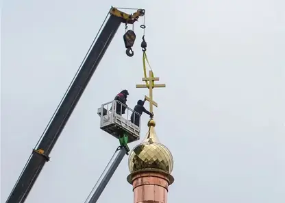 Купол и крест появились у строящегося храма на красноярской Стрелке