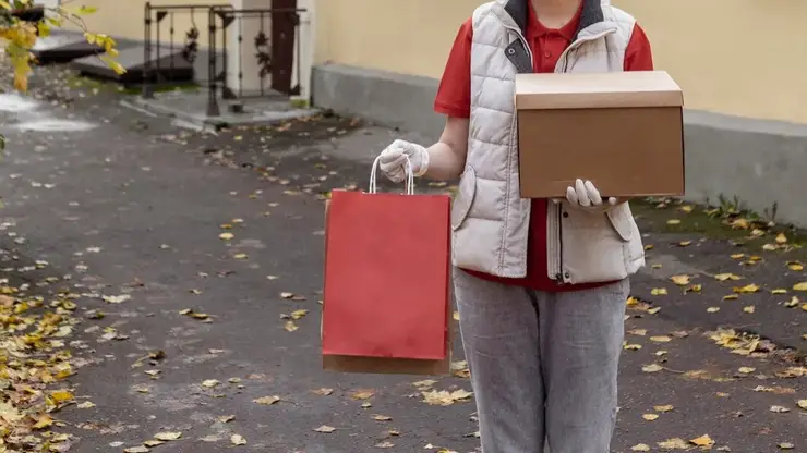 Курьер «Яндекса» не привез оплаченный заказ. Красноярка подала в суд и выиграла