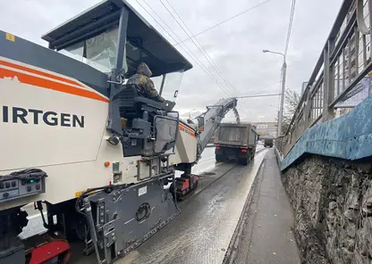 В Красноярске на участке от «Космоса» до Ладо Кецховели устраняют колейность