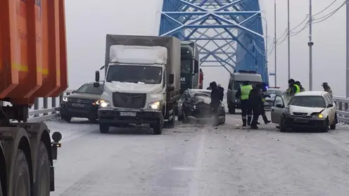 На Путинском мосту после двух ДТП восстановлено движение