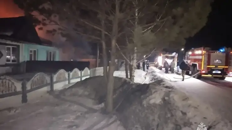 В Красноярском крае ночной пожар унес жизни троих человек